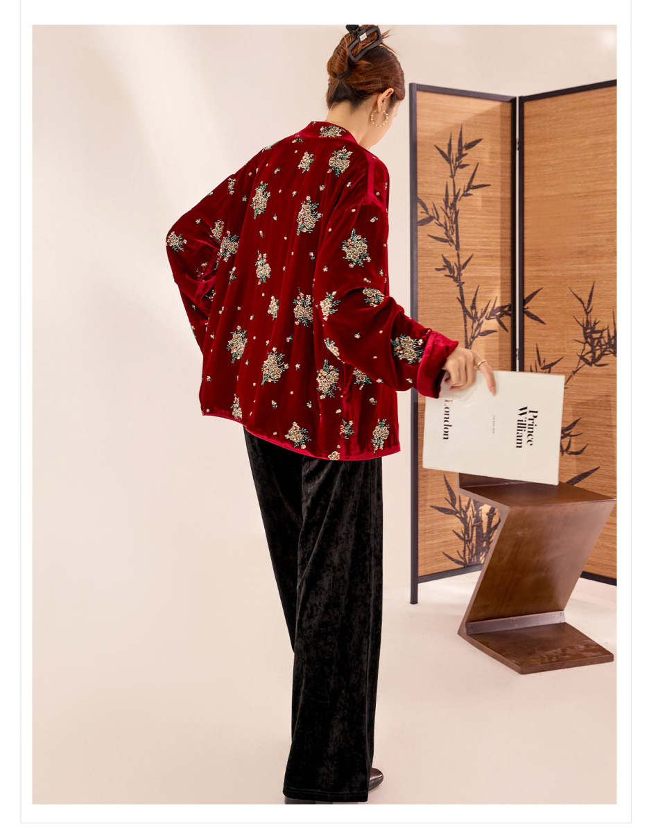 Áo sơ mi nữ lụa tơ tằm cổ đứng cài khuy kiểu cardigan thêu hoa — Dương Tây Đỏ (Giao Hàng Ngay)