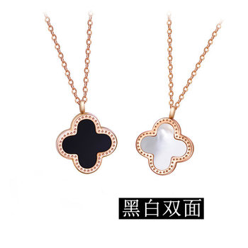 Korean version of titanium steel rose gold four-leaf clover double-sided necklace women's clavicle chain jewelry net red live stall supply wholesale