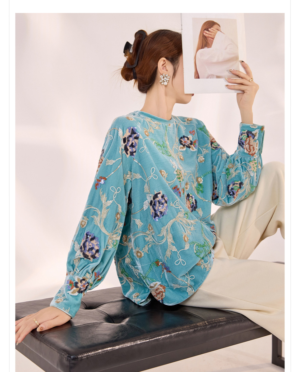 Áo sơ mi nữ dài tay satin thêu hoa cài khuy cổ tròn — Màu xanh da trời