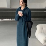 Трансграничная внешняя торговля, плотное вязаное платье средней длины выше колена, осень-зима 2025, новый корейский свитер с капюшоном для женщин