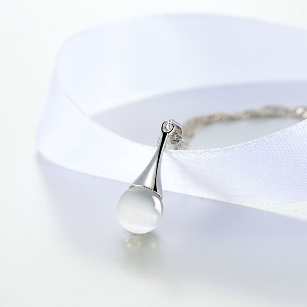 Personality Elegant Water Eye Necklace Pendant Women's Small Fresh Fashion Pendant New Moonlight Cat's Eye Stone Silver Plated Jewelry