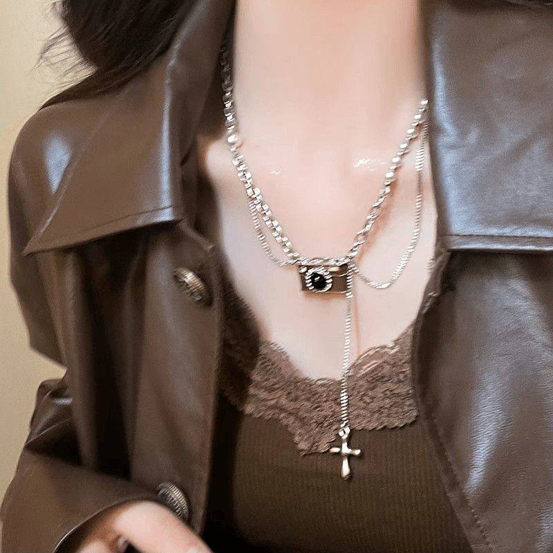 Vintage Brown Camera Pearl Necklace Women's Light Luxury Niche Design All-match Unique Distinctive Long Chain Woolen Chain Accessories