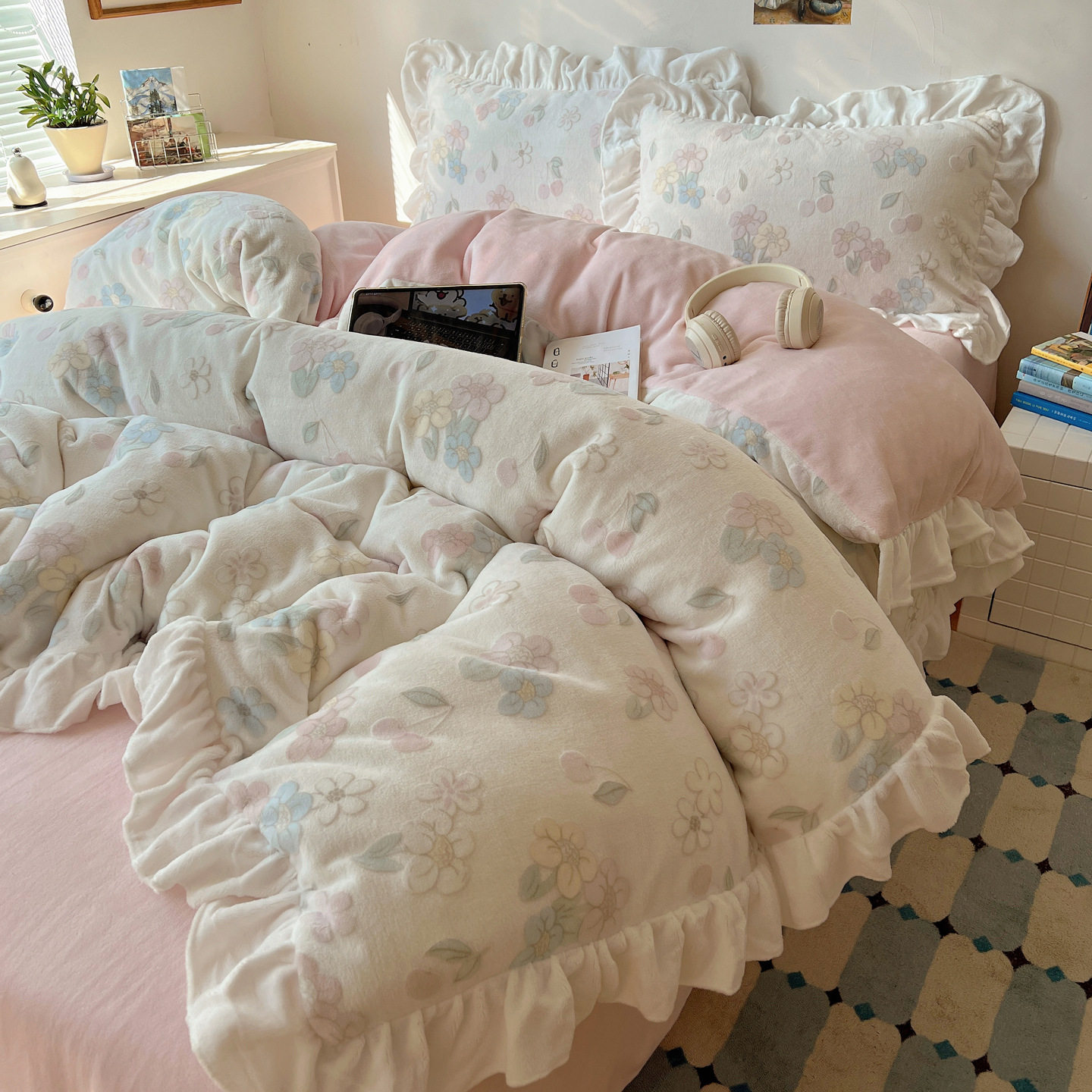 Class a Ins Lace Milk Velvet Winter Bed Plush Four-Piece Set Coral Velvet Stereo Carved Flannel Three-Piece Set