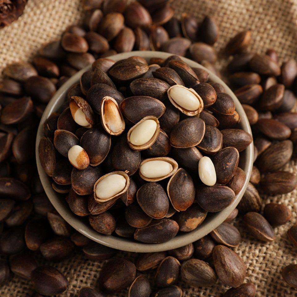 2024 Raw Pine Nuts Yunnan Pine Nuts Wholesale Wild Thin-Shell Wet Pine Nuts Without Opening Original Nut Snacks