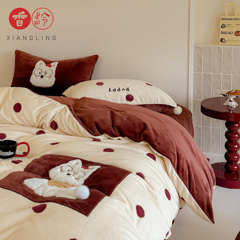 [Xiangling Premium] Fully Matte and Fully Processed Milk Velvet Confused Puppy Patch Embroidered Four-Piece Bed Bed Sheets and Quilt Cover