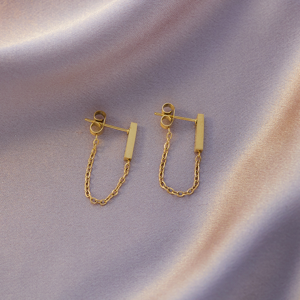 シンプルなチェーンイヤリング