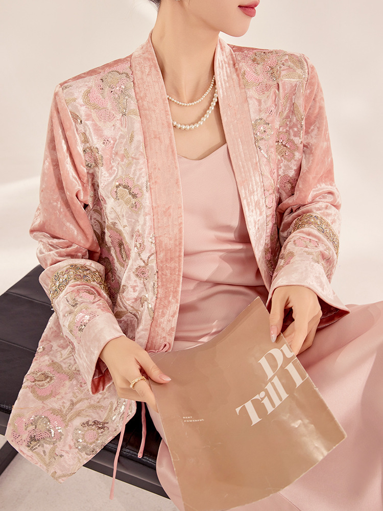 Áo khoác cardigan nữ cổ chữ V dài tay thêu họa tiết hoa lá — hồng