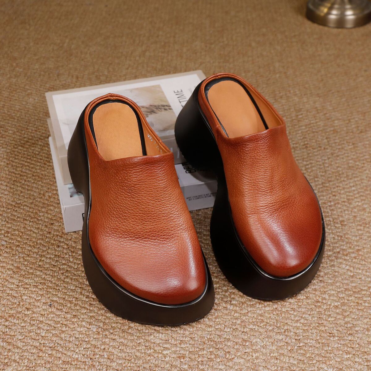 Dép sandal nữ mũi vuông bọc đầu đế dày tăng chiều cao, da bò thật êm chân đi ngoài trời — màu đen, Màu nâu