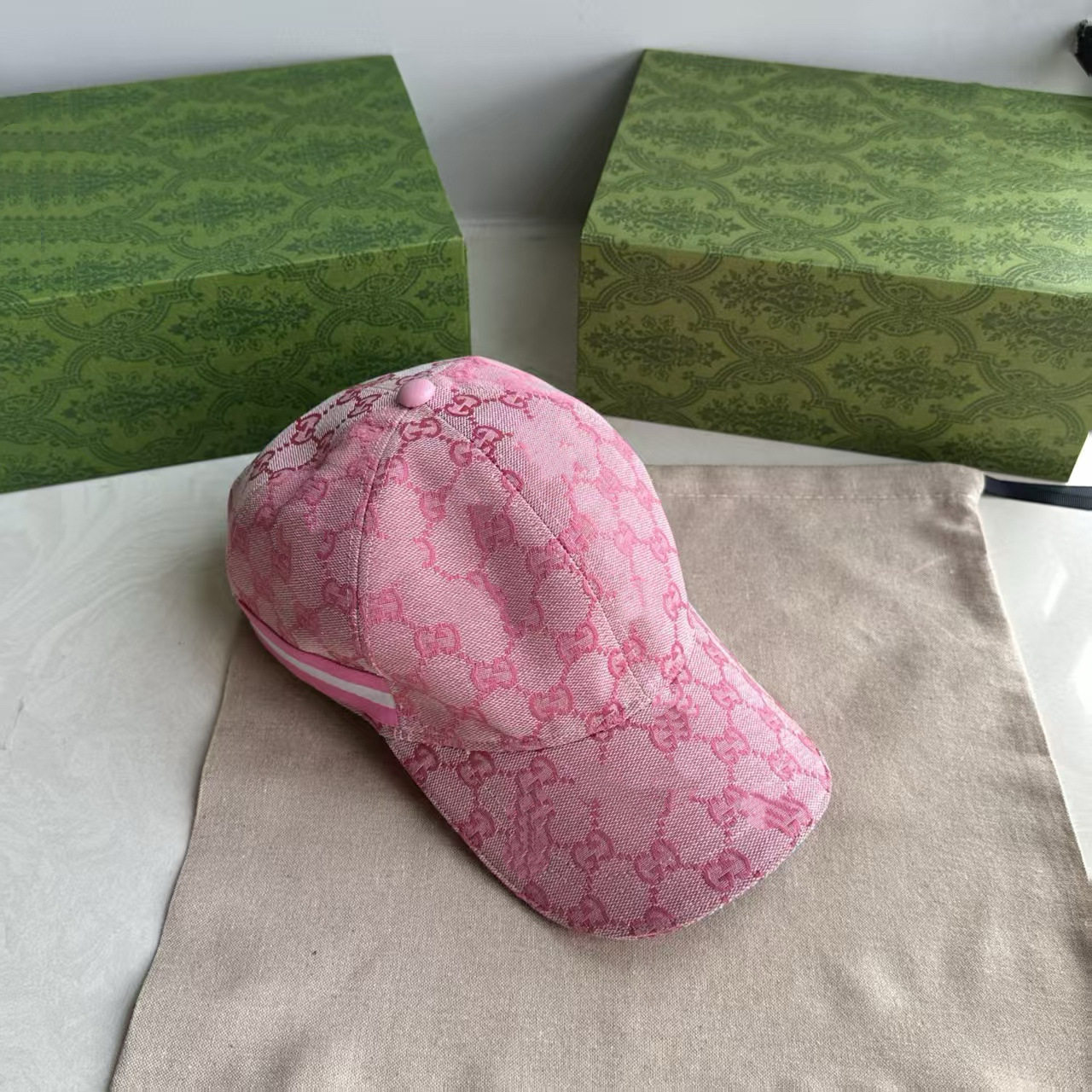 Neue grenz überschreitende, hochwertige, korrekte Version der Presbyter-Alphabet-Mode-Baseball mütze, europäische und amerikanische All-Match-Kappen für Männer und Frauen im Großhandel