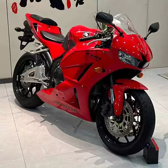 16-Year-Old Bentian Cbr600Rr F5 Fuel-Powered Motorcycle, Four-Cylinder, Electronically Controlled, Water-Cooled, 599Cc, Superbike
