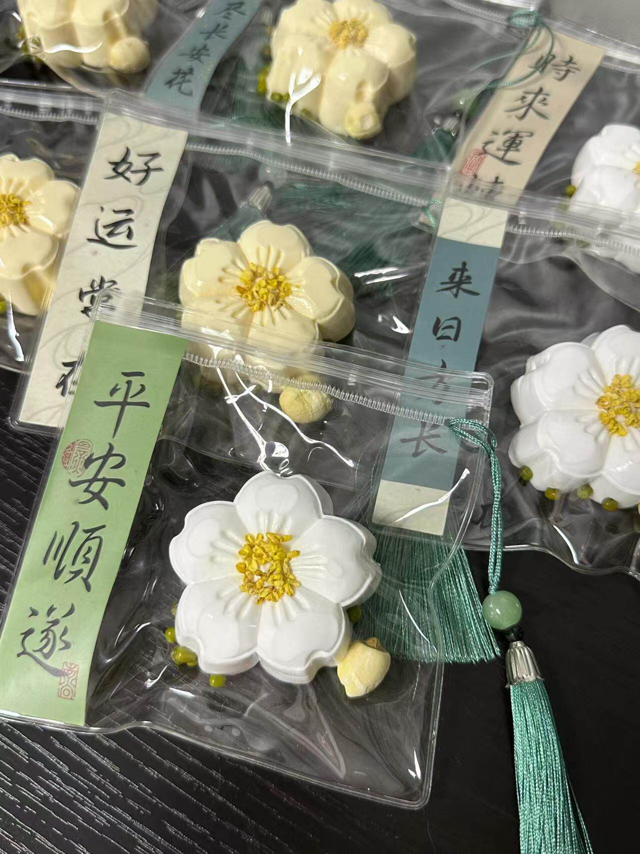 キンモクセイケーキ 純白＋薄黄色