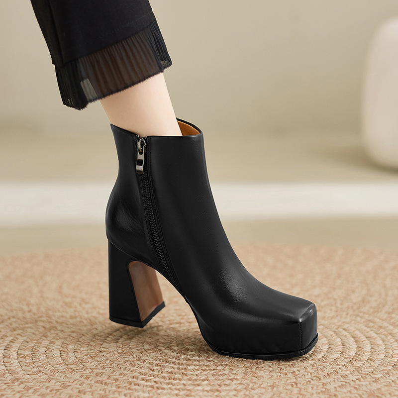 Boot nữ gót thô mũi vuông đế dày platform khóa kéo bên hông — Da bò đen lót đơn, Lót nhung da bò đen, Lót nhung lộn đen, Lót trong sản phẩm đặt lại của Black Sheep