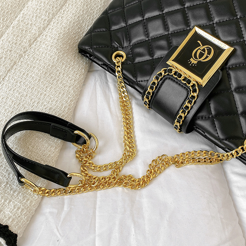 New Summer Live Broadcast Popular One-Shoulder Quilted Chain Large Capacity Simple Fashion Women's Bag 17 O1CN01Ty1EOt1Lhe4w4DjxI !!2214150501331 0 cib
