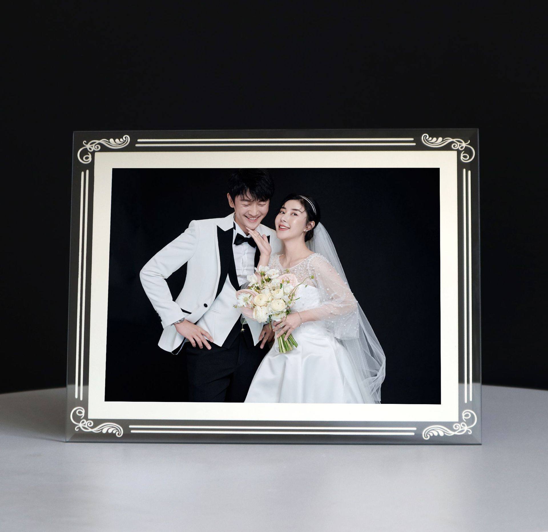 Simple glass photo frame transparent table 56 inch 7 inch 8 inch 10 inch A4 scenic crystal table photo frame manufacturers wholesale