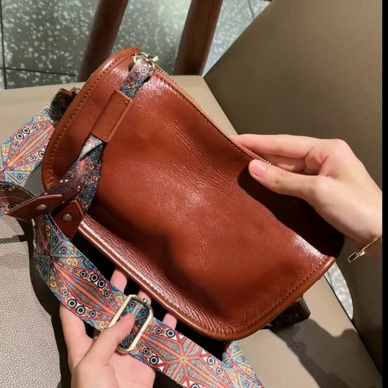 (Mới) Mã A3691 Giá 1050K: Túi Đeo Vai Nữ Gutda Hàng Mùa Hè Phục Cổ Cổ Điển Túi Ví Nữ Chất Liệu Da Bò G03 Sản Phẩm Mới, (Miễn Phí Vận Chuyển Toàn Quốc).