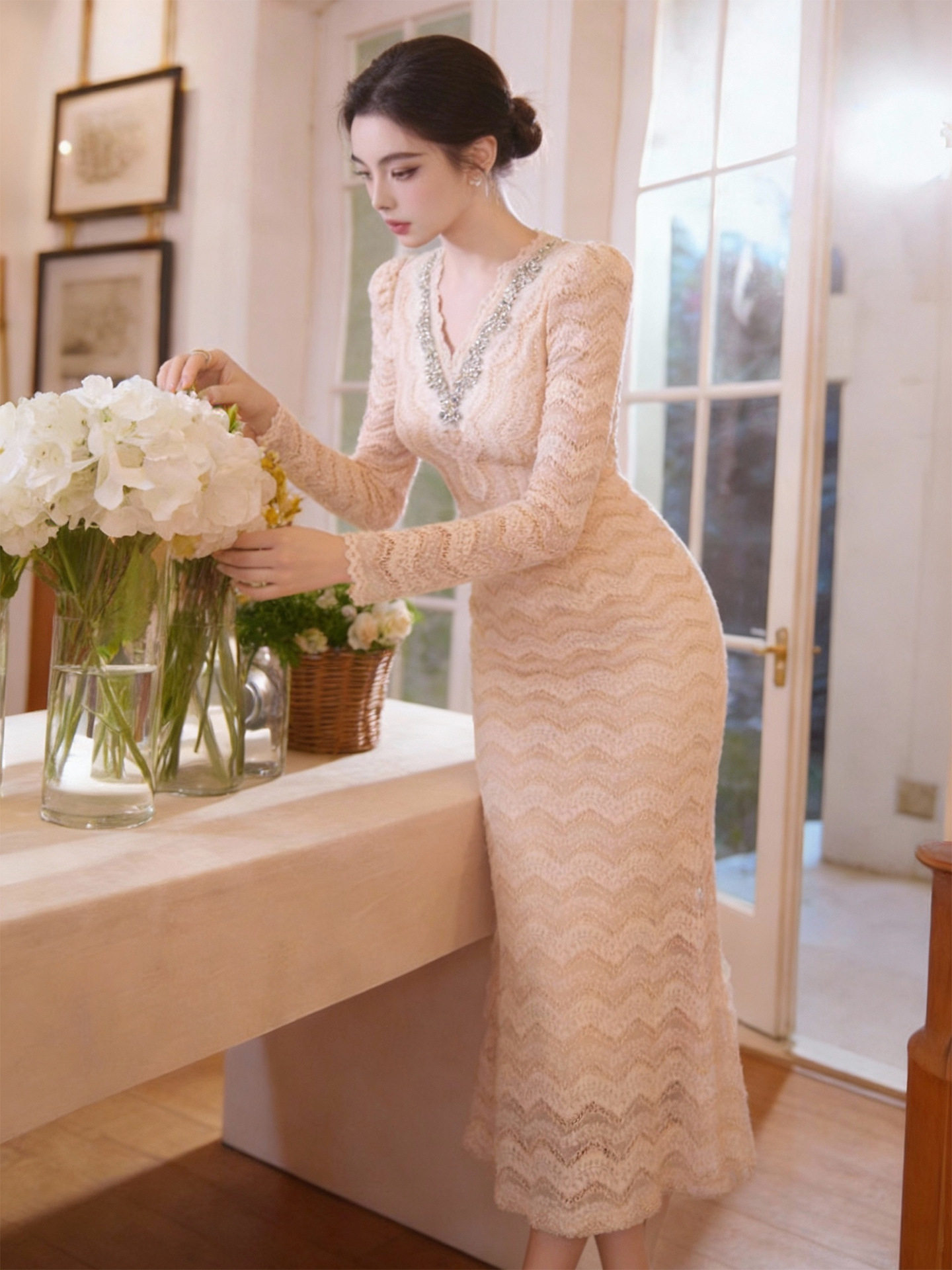 Đầm ren ôm body nữ cổ chữ V đính đá dáng dài — Màu be