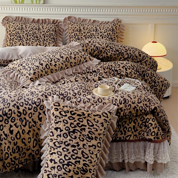 2025 Autumn/Winter New Milk Velvet Bed Cover Four-Piece Set, Non-Slip Winter Fleece-Lined Quilted Bed Sheet Three-Piece Set