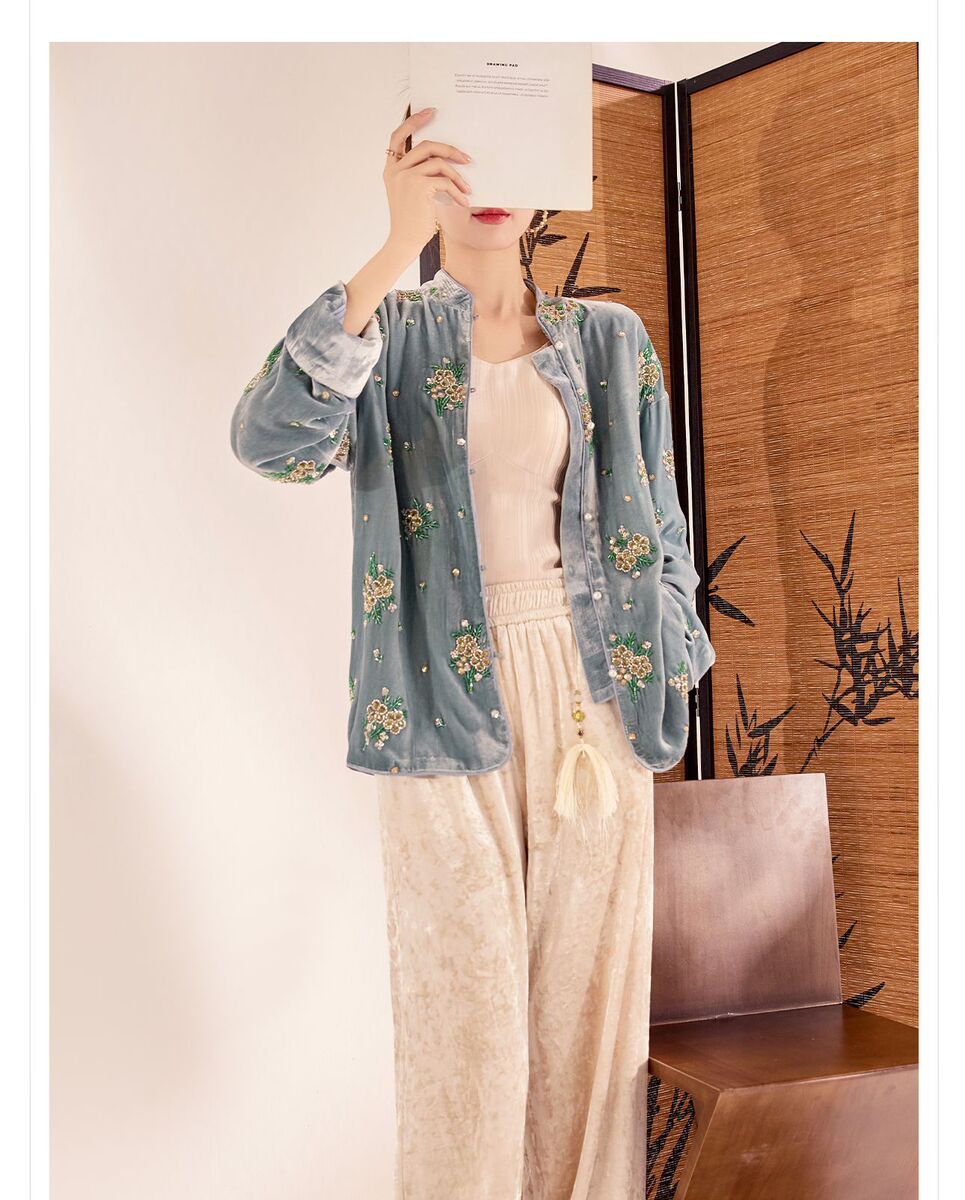 Áo sơ mi nữ lụa tơ tằm cổ đứng cài khuy kiểu cardigan thêu hoa — Dương Tây Đỏ (Giao Hàng Ngay)