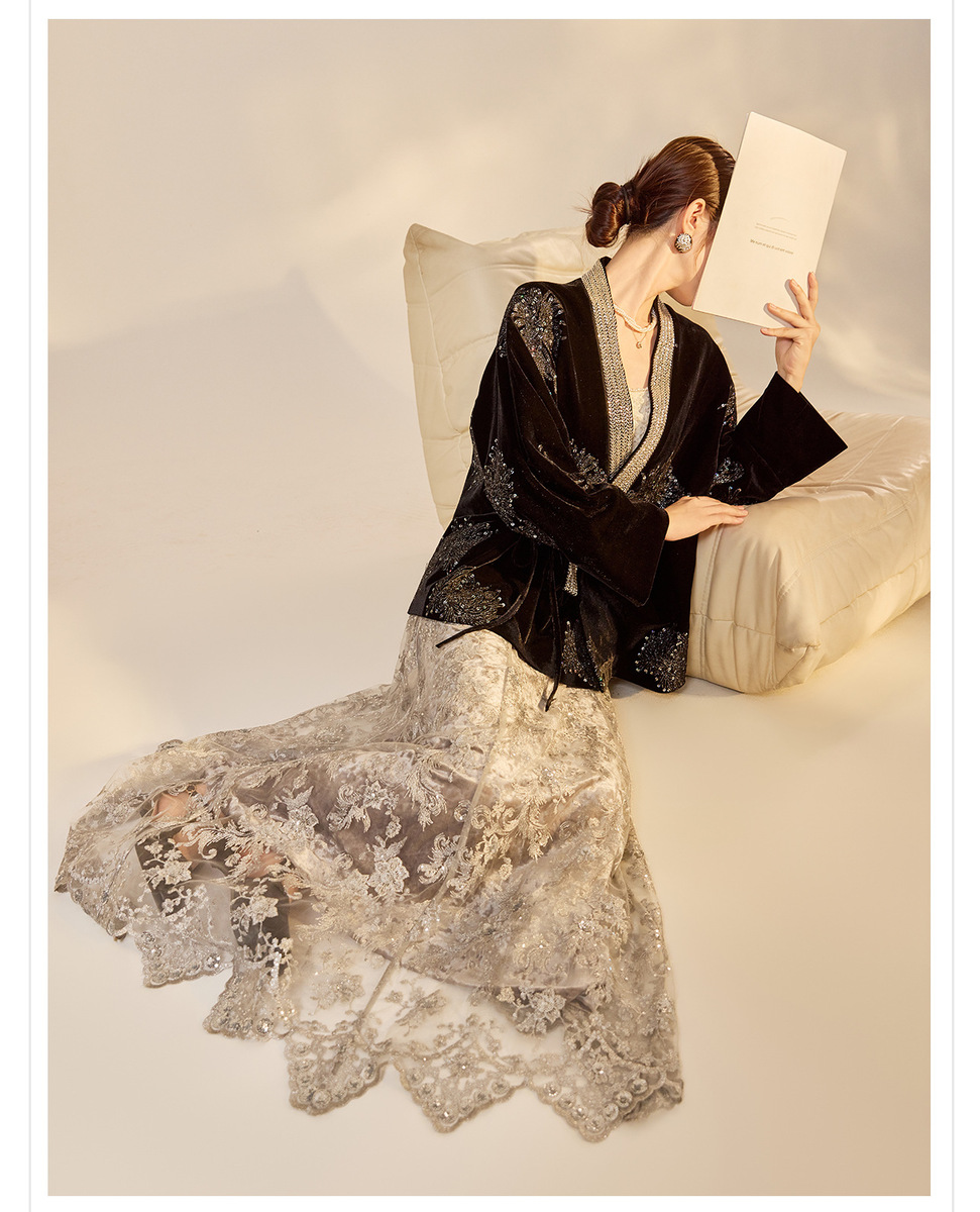 Áo khoác nữ dài tay cổ chữ V thêu đính cườm chất liệu nhung — Đen đá obsidian (giao hàng trong 7 ngày)