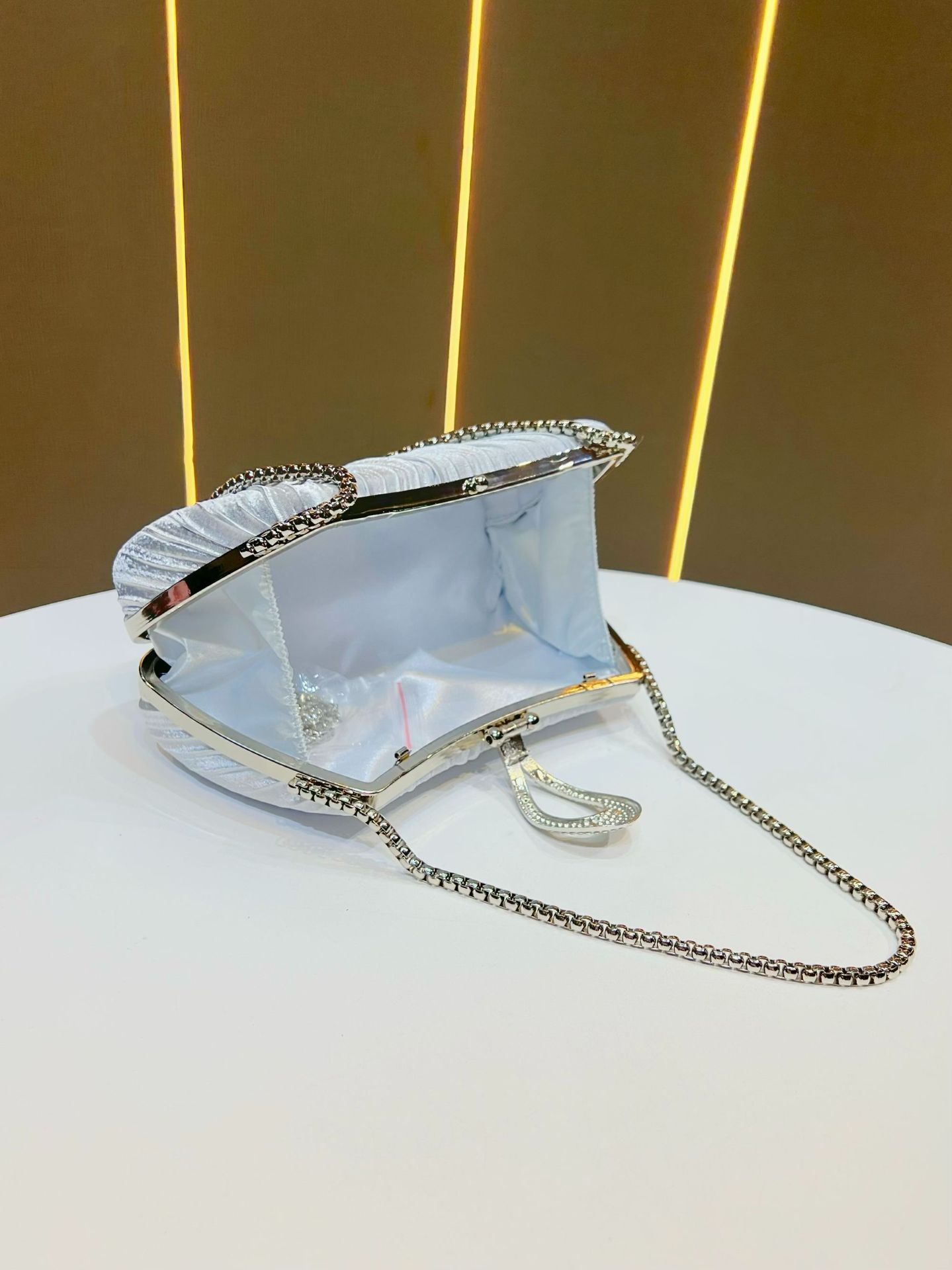 O1CN01UEEgGm2LHXqe8a6iW !!2216856689667 0 cib