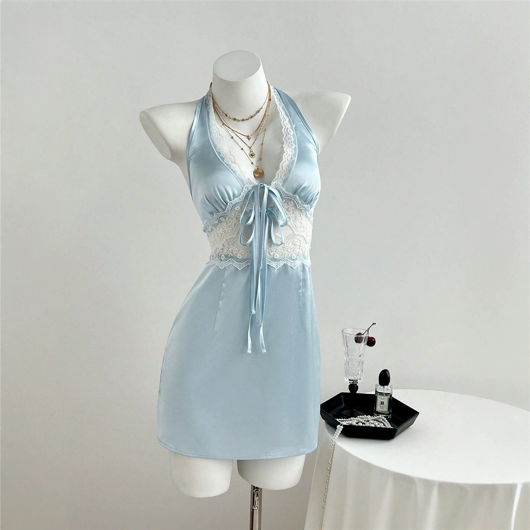 Lace Trimmed V Neck Halter Dress Elegant Design Comfortable Fit Versatile Style Perfect for Parties or Casual Outings