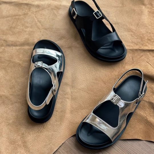 in stock and fast delivery 2024 New Retro All-match Soft Bottom Comfortable Buckle Sandals Flat Beach Roman Shoes