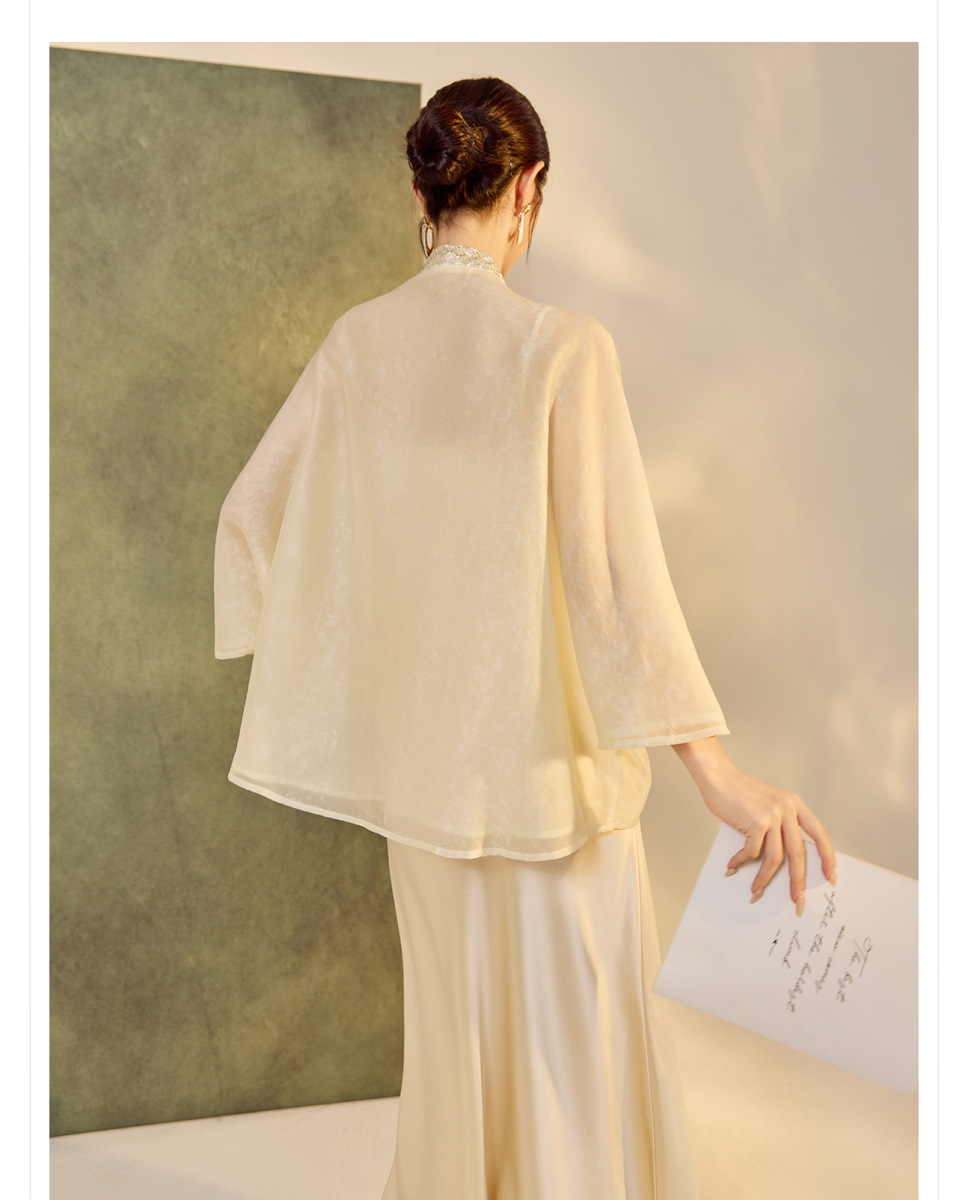 Áo khoác cardigan nữ dáng rộng thêu đính cườm chất liệu tencel phong cách nhẹ nhàng — mơ