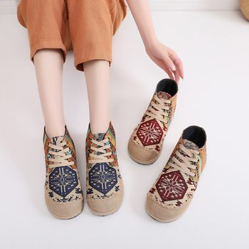 2025 Autumn and Winter Embroidered Shoes Ethnic Style Short Cloth Boots Women's Linen Hanfu Shoes Thai Square Cotton Linen Big Toe Shoes