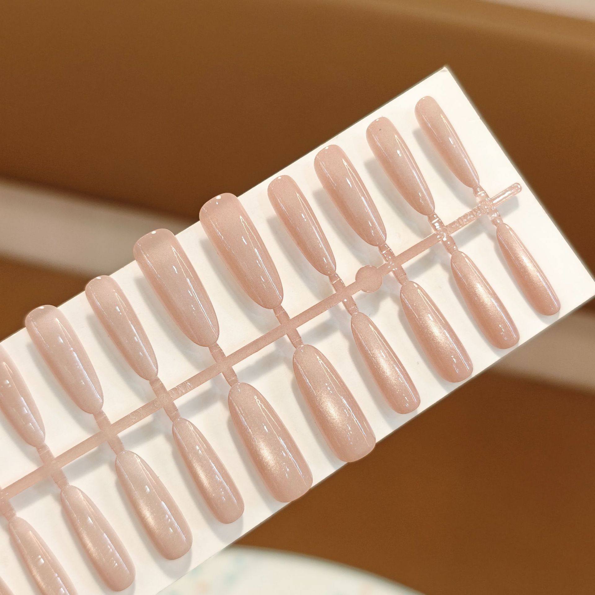 Wearable Manicure, Simple Pure Color White Moonlight Flash Cat Eye Wearable Nails, Thickeneded Semi-Handmade Nail Strips, Fake Nails