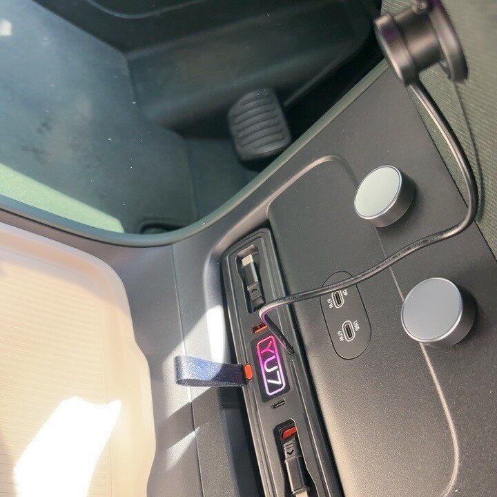 Suitable for Xiaomi Su7/Yu7 Central Control Expansion Dock Retractable Car Charger Pd Super Fast Charging Car Hidden