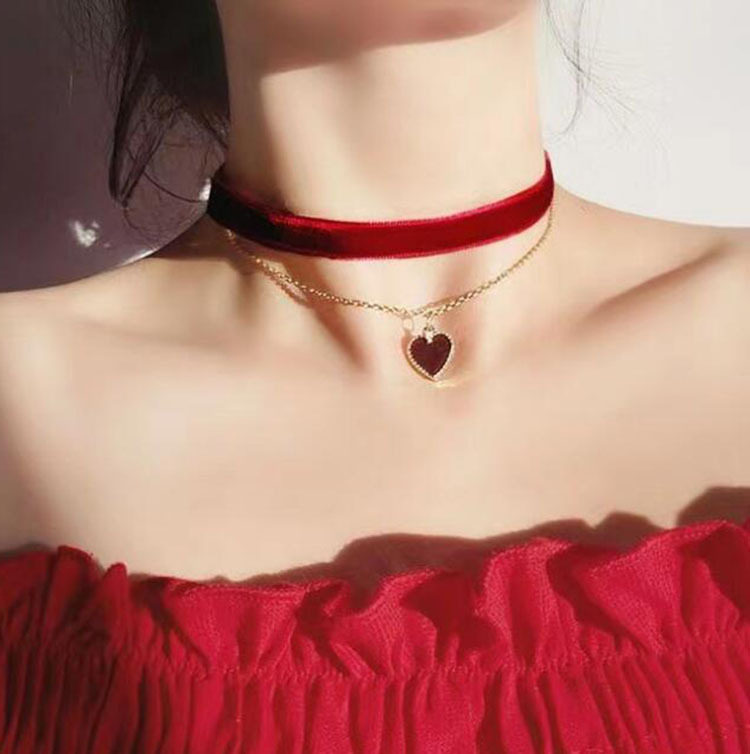 Double-Layer Necklace Clavicle Chain Choker Collar Female Red Peach Heart Pendant Retro Velvet High-End Niche Neckband