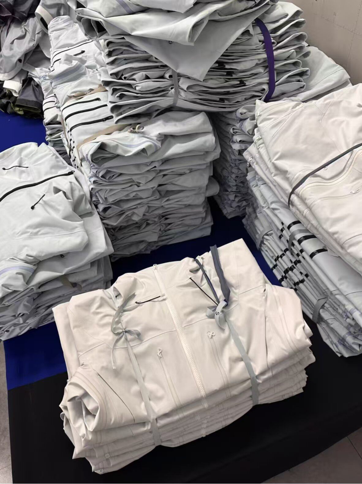 New Taizhou Niaojia Same Model Sv7 Generation Polar White Outdoor Hardshell Windproof and Waterproof Jacket with Logo