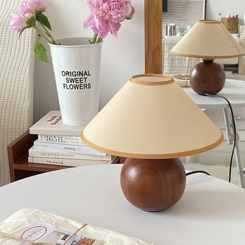 Vintage Solid Wood Table Lamp Walnut Color South Korea vintage Bedroom Homestay Decorative Bedside Atmosphere Small Table Lamp