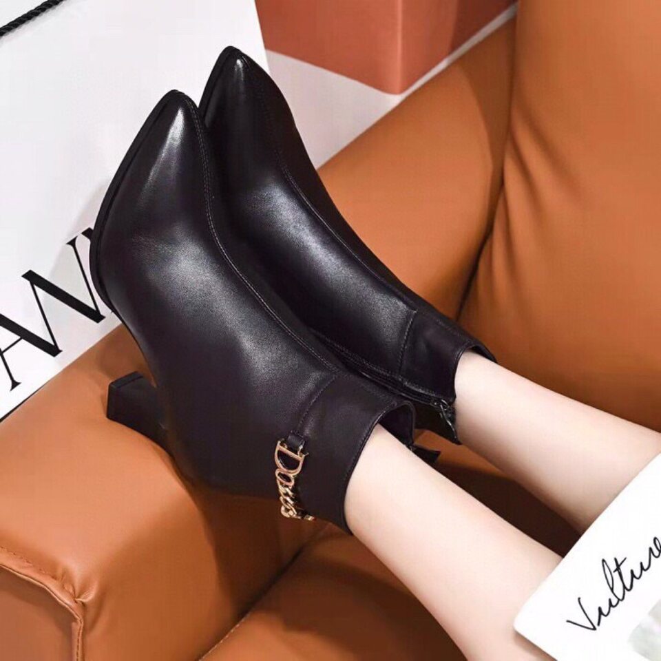 Boot Nữ Da Thật Cổ Ngắn Gót Vuông Chiều Cao Đế Khoảng 6cm Phong Cách Anh Quốc Màu Đen, Nâu chi tiết 6
