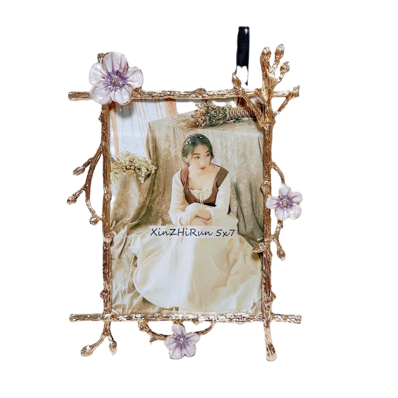 European Scandinavian Retro Golden Modern Simple Accessible Luxury Enamel Picture Frame Creative Metal Photo Frame Table Exquisite 67