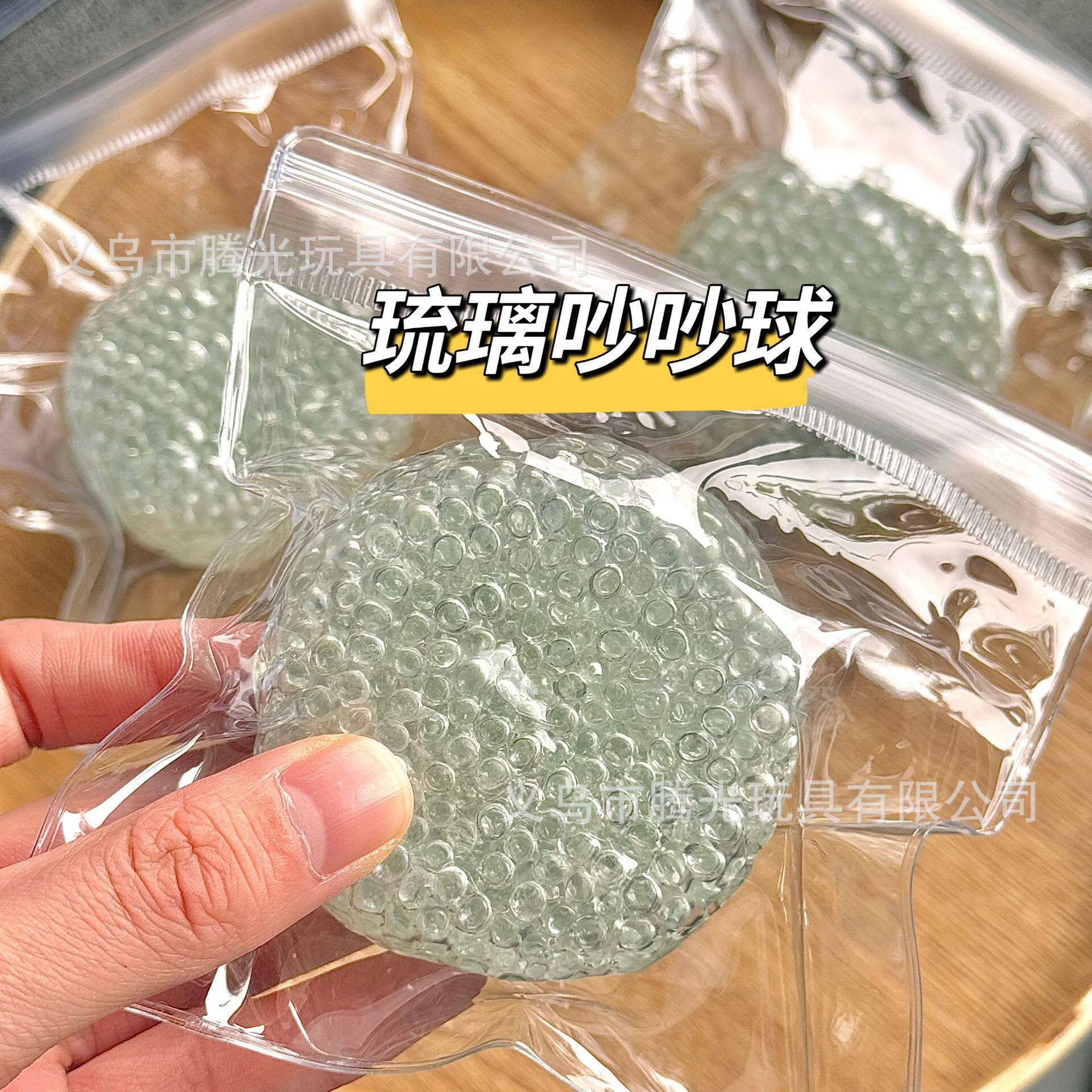 6cmの艶をかけられた青い騒々しいボール