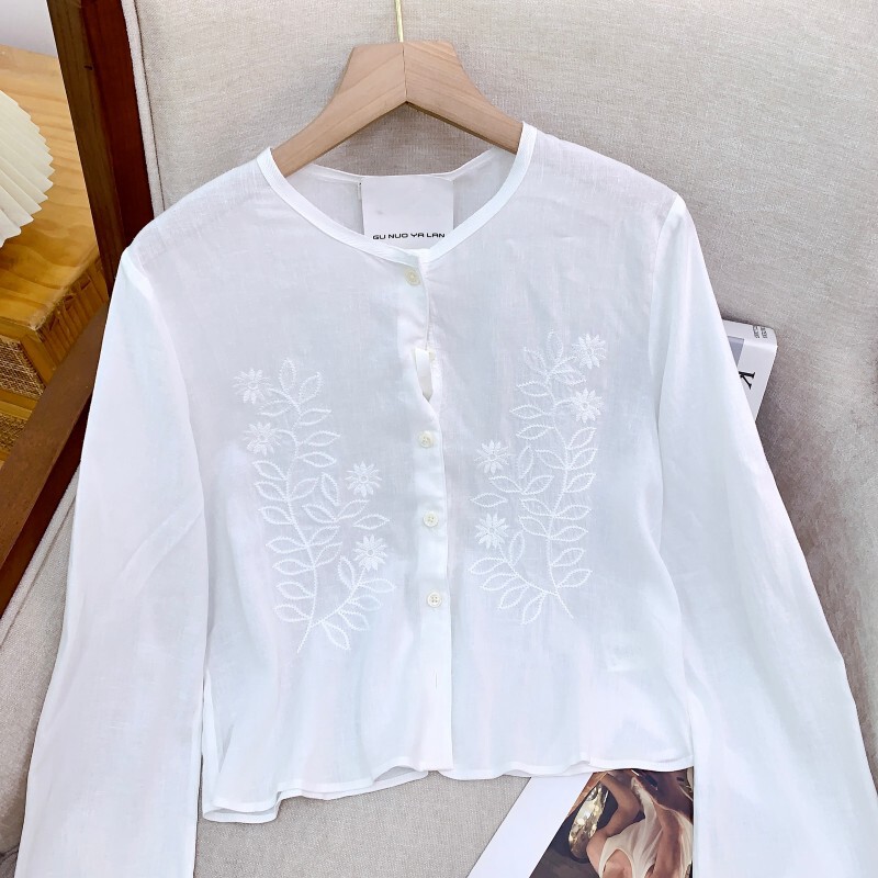 Áo sơ mi nữ linen phối gai dệt thêu họa tiết hạt gạo dáng suông tay dài — trắng