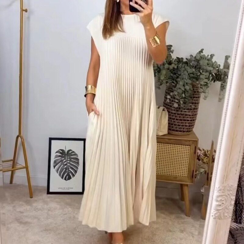 Sleeveless Pleated Dress Round Neck Fashionable Autumn Winter Style Perfect for Casual or Formal Occasions