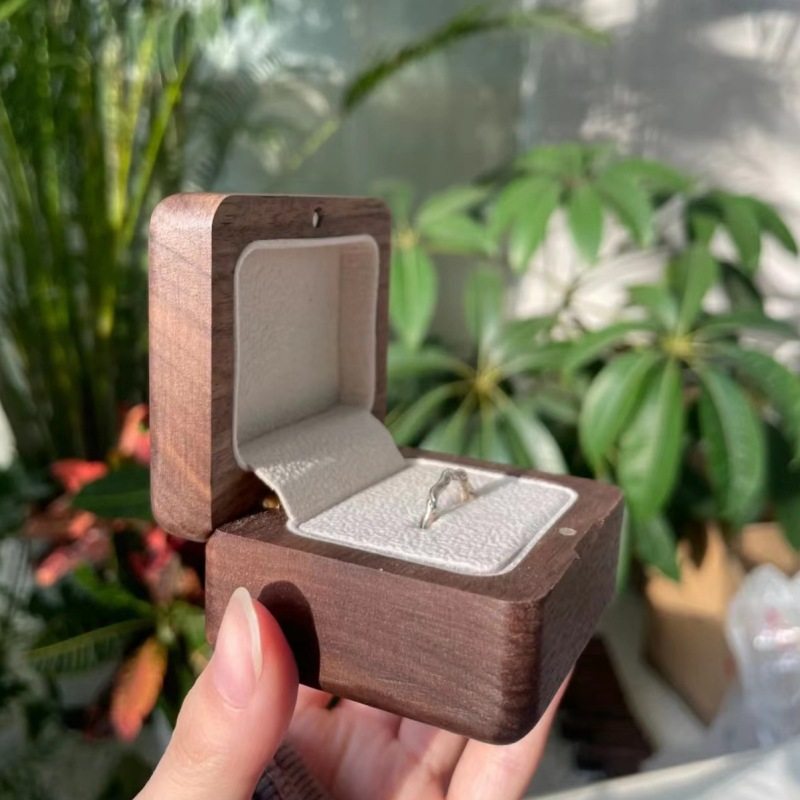 Creative Simple Rectangular Solid Wood Ring Storage Box Retro Black Walnut Ring Proposal Ring Box Jewelry Box