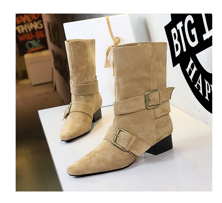 Boot nữ cổ trung mũi vuông khóa thắt lưng gót vừa phong cách retro — màu đen, nâu đậm, quả mơ