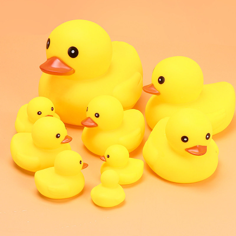 宝宝洗澡戏水玩具儿童软胶捏捏叫发声小黄鸭子婴儿游泳大黄鸭跨境