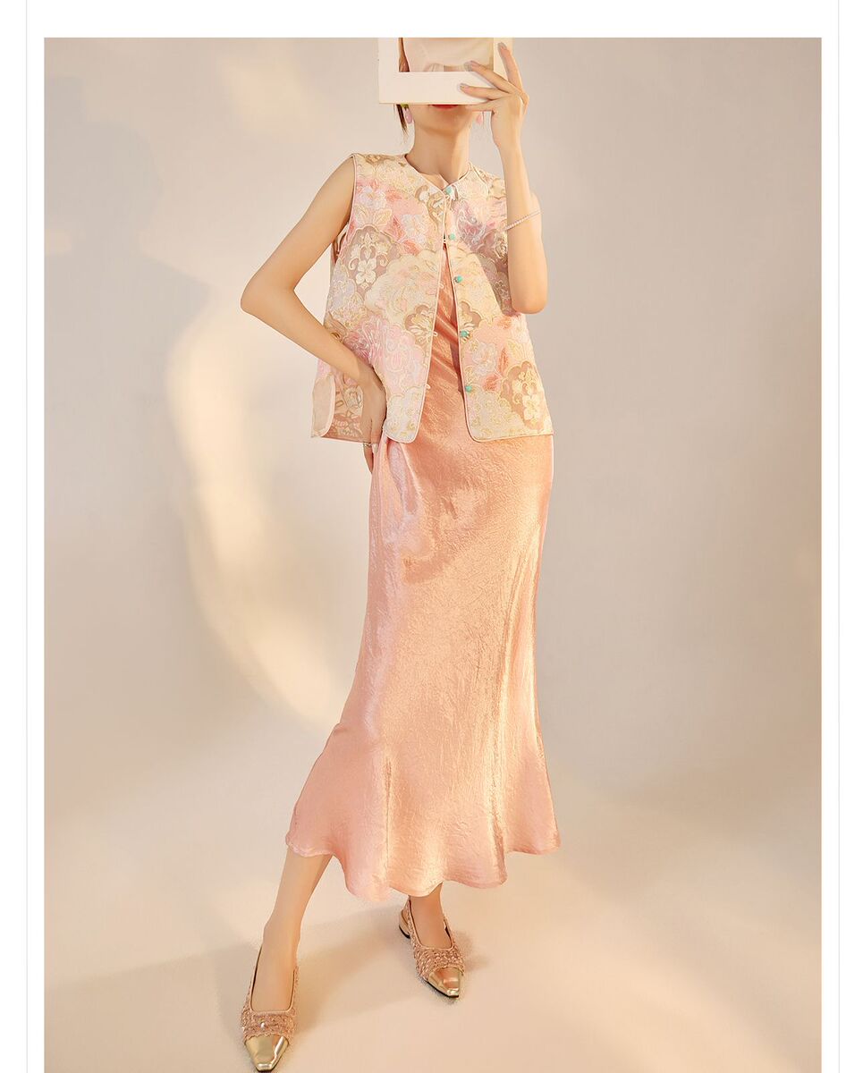 Áo vest nữ dáng gile thêu hoa cúc tơ tằm cao cấp — Áo vest màu hồng mơ (giao hàng trong 7 ngày), Áo vest màu hồng mơ (giao hàng trong ngày)