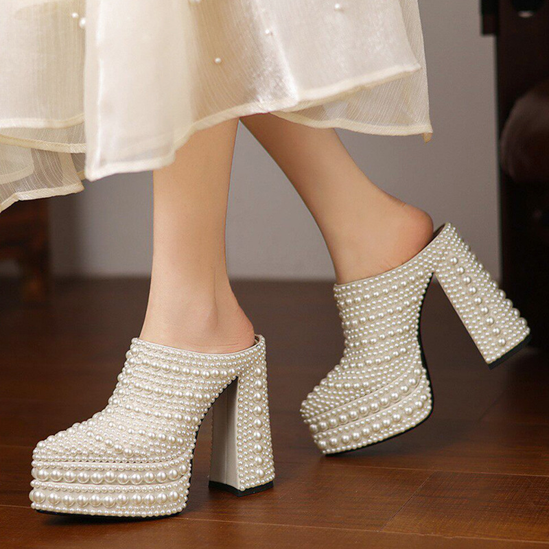 Mule nữ đế dày 13,5cm mũi nhọn đính ngọc trai và đá lấp lánh, giày sandal cao gót sục chân — Màu trắng