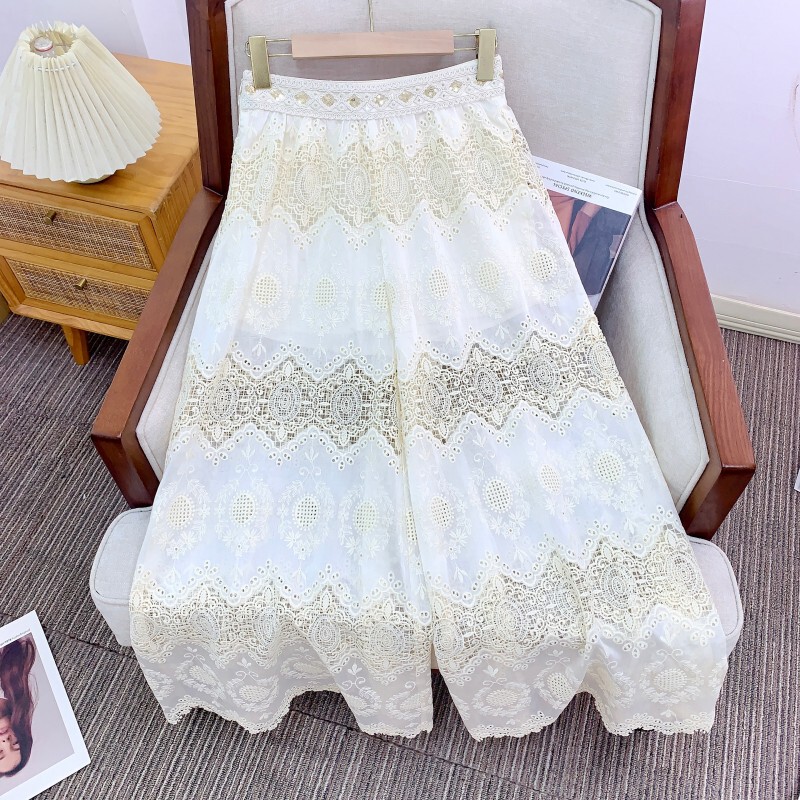 Quần dài nữ ống rộng ren thêu khoét hở lưng cao — Lan đen, Ngọc Hạnh