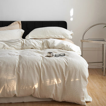 Class A high-grade Nordic style milk White 250g carved milk velvet four-piece set Winter thickened warm bed sheet fitted sheet