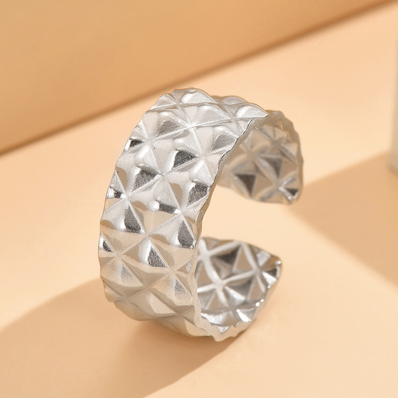 跨境复古经典菱格纹理设计不锈钢开口戒指轻奢镀金不掉色手饰现货