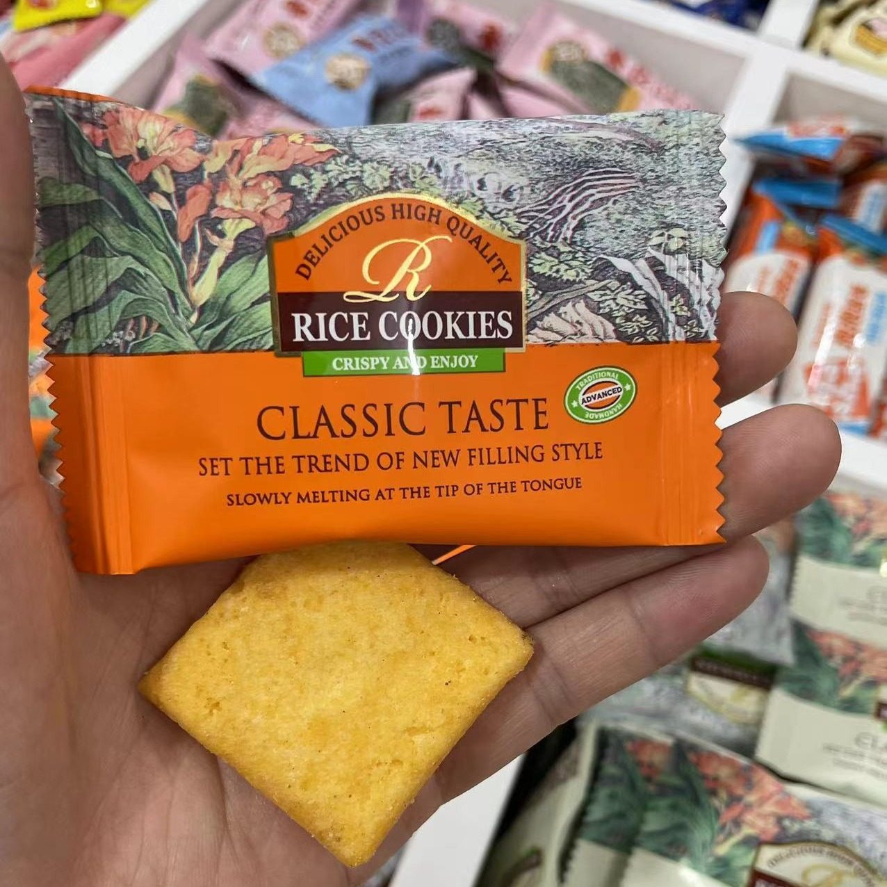 Huijia Qiao Rice Crisps Egg Yolk Flavor Seaweed Flavor Puffed Wedding Cake Casual Snacks Tea Snacks