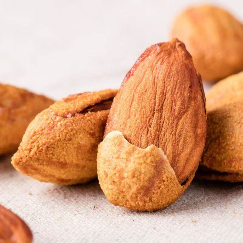 Three Squirrels Produced the Nuts in November, Hand-Peeled Almonds 25G/Bag, Almonds, Pistachios, Hawaiian Cashews