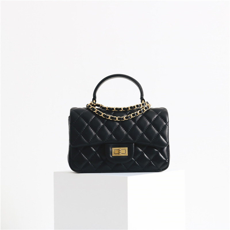 Summer Bags Portable Water chestnut Grid Package 2022New Tide Hundred Take Genuine leather Sheepskin Texture Korean Package  夏季包包手提菱格包2022新款潮百搭真皮羊皮质感韩版女包 Summer Bags Portable Water chestnut Grid Package 2022New Tide Hundred Take Genuine leather Sheepskin Texture Korean Package 