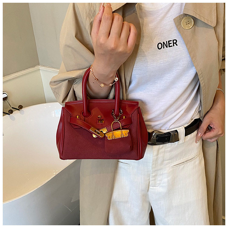 O1CN01Us2r4X2IRDN1YMJ8U !!2207805539282 0 cib